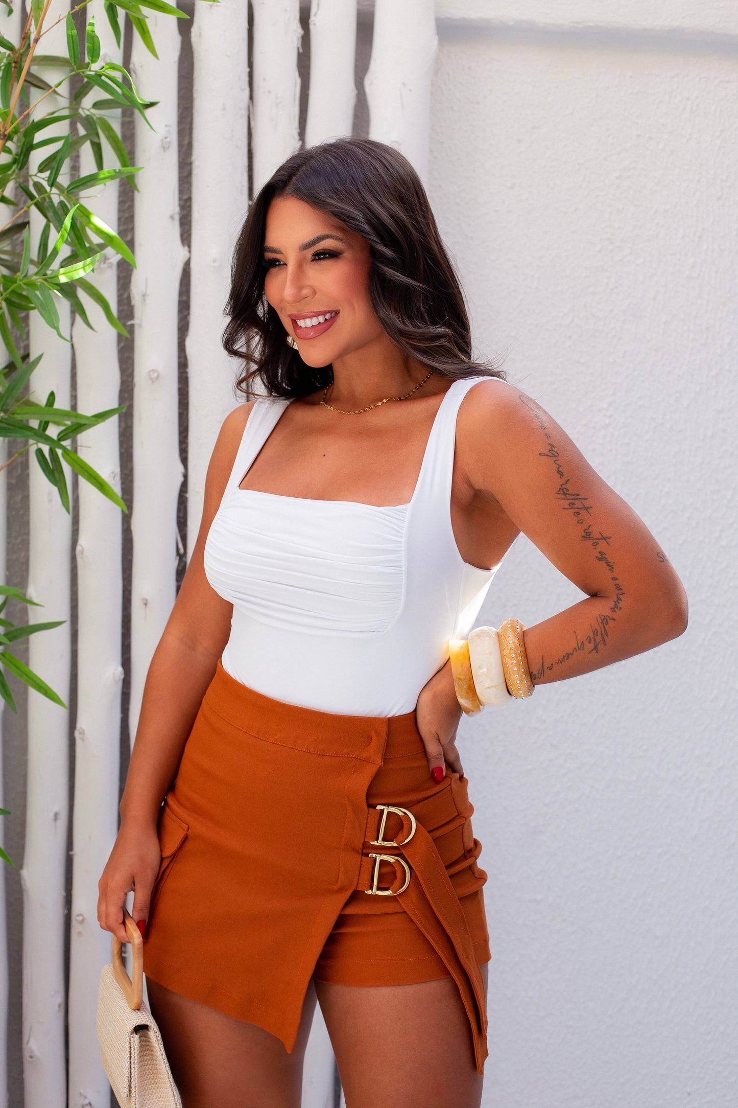 short saia de bengaline com detalhes de meia lua