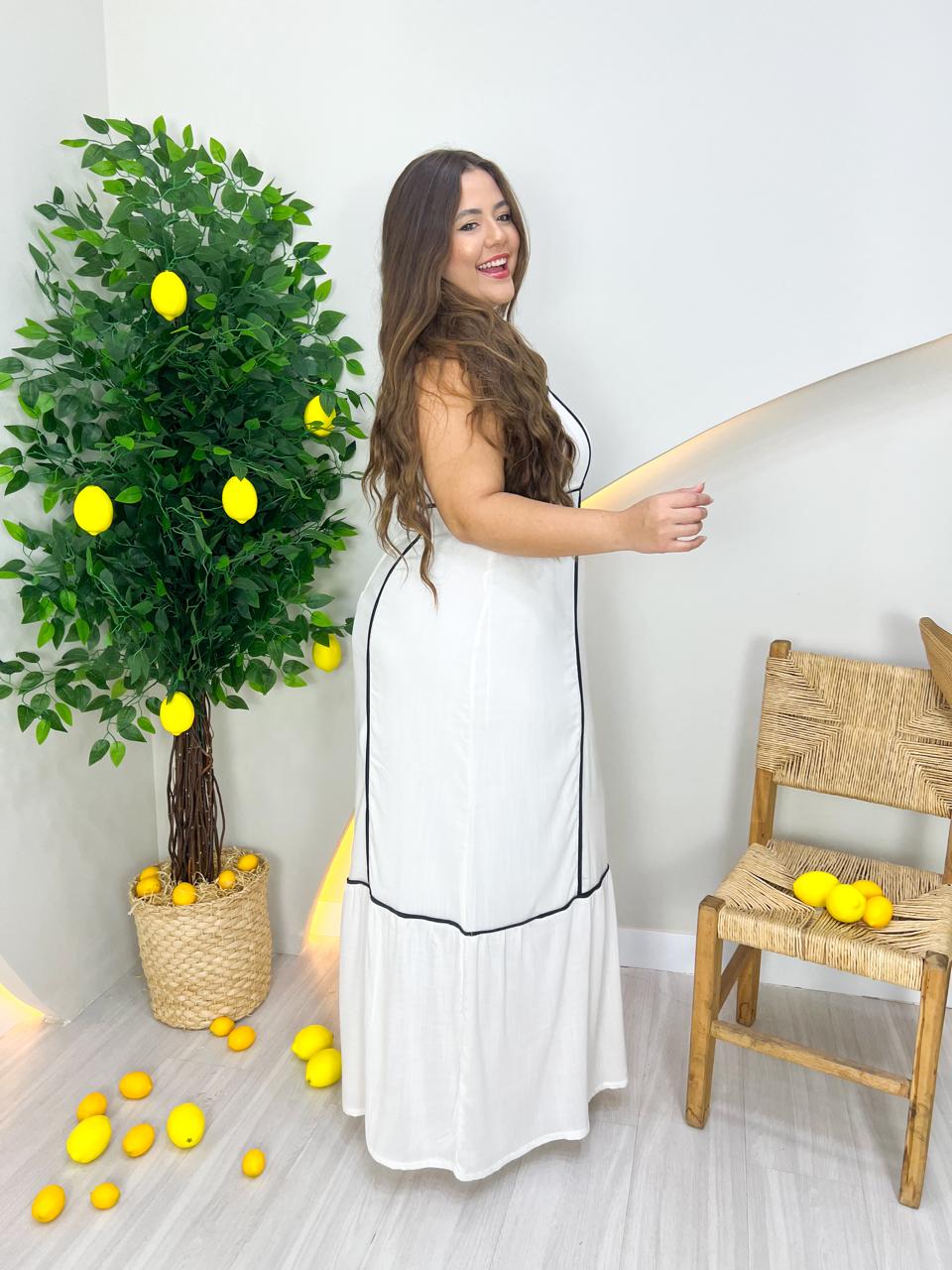 Vestido longo de viscose slub , com debrum