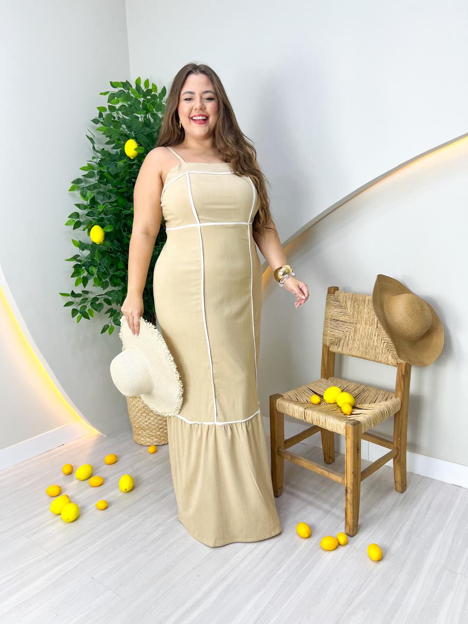 Vestido longo de viscose slub , com debrum
