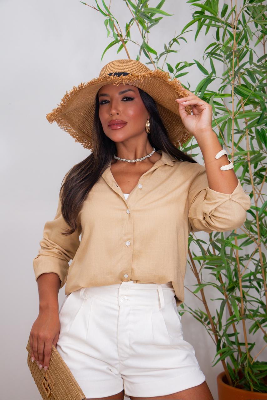 Short de linho com bainha boleada aplicada