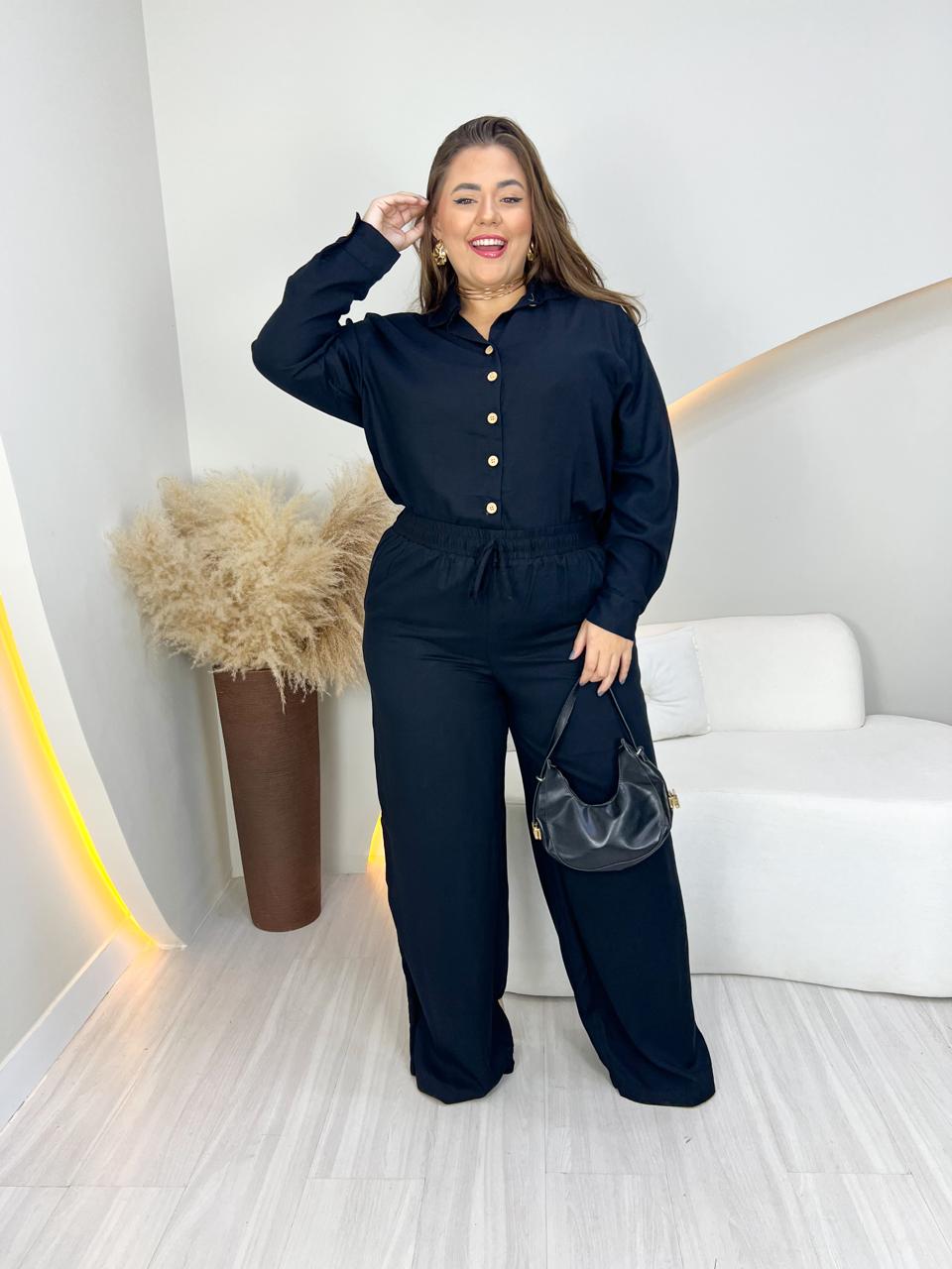 Calça pantalona de viscose sarjada com elástico na cintura