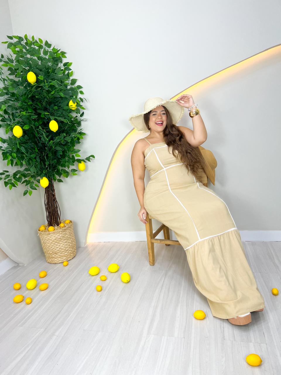 Vestido longo de viscose slub , com debrum