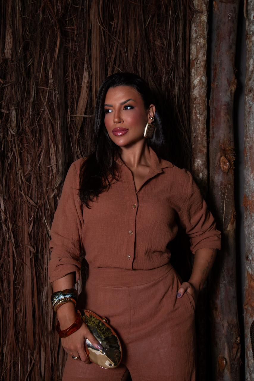 Conjunto de blusão e calça em algodão rústico