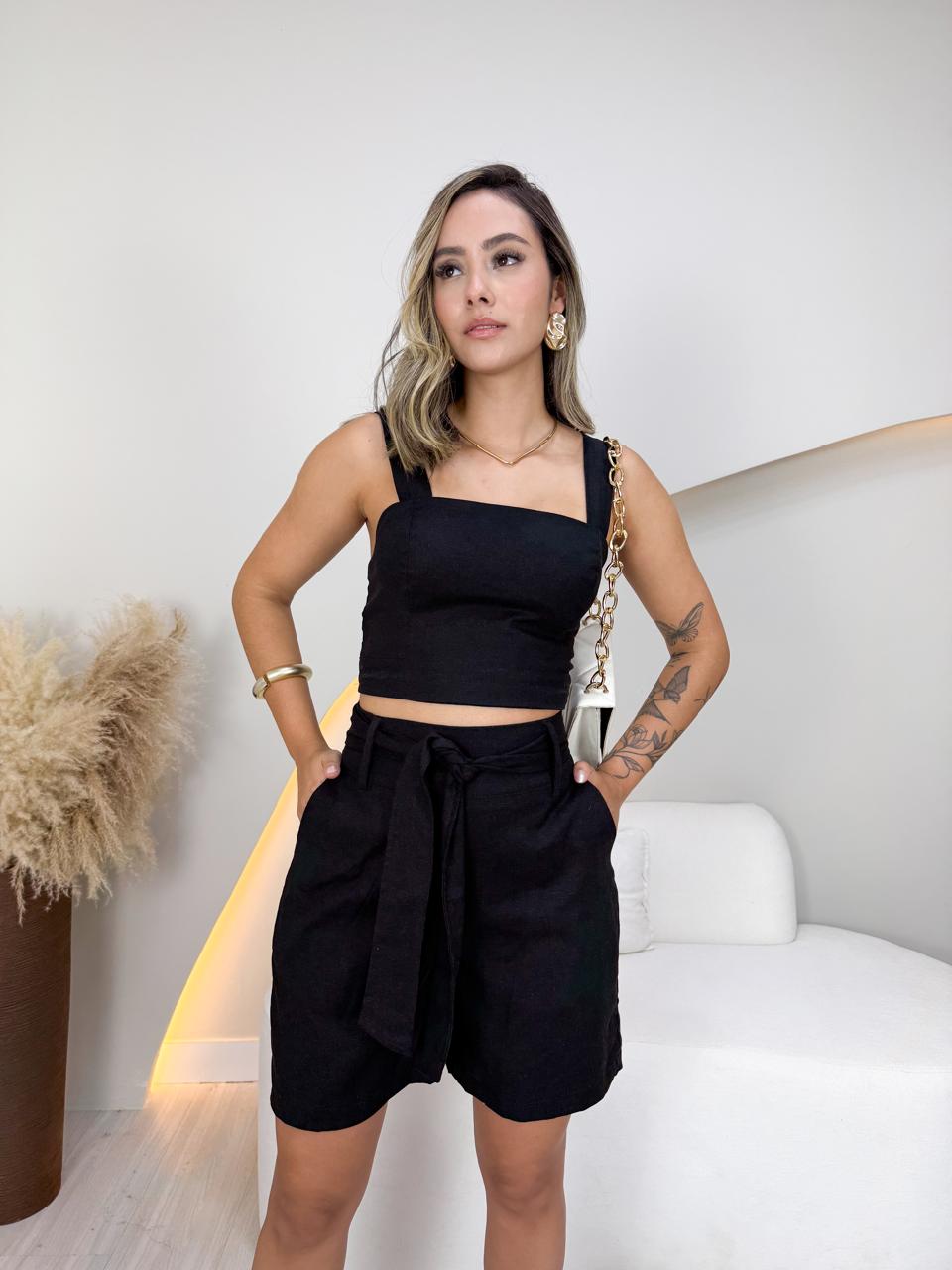 Conjunto em linho com elastano cropped com recorte princesa e alças largas