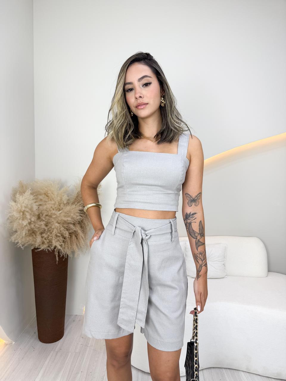 Conjunto em linho com elastano cropped com recorte princesa e alças largas