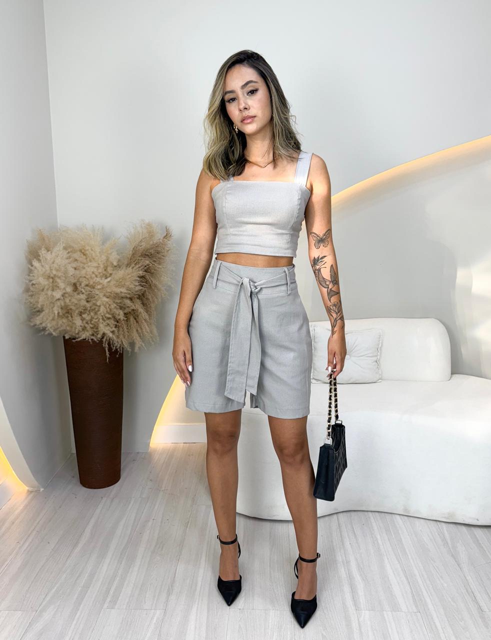 Conjunto em linho com elastano cropped com recorte princesa e alças largas