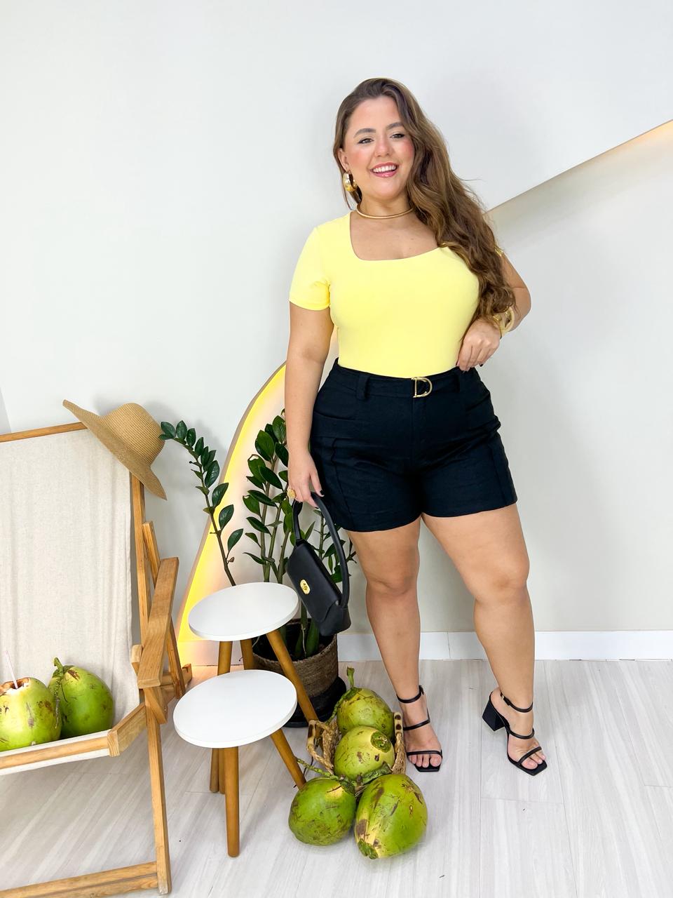 Short de linho com bolsos cargos