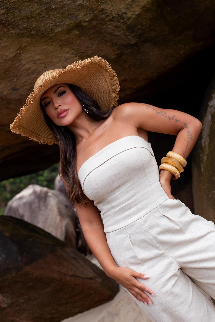 Macacão pantalona de linho tomara que caia